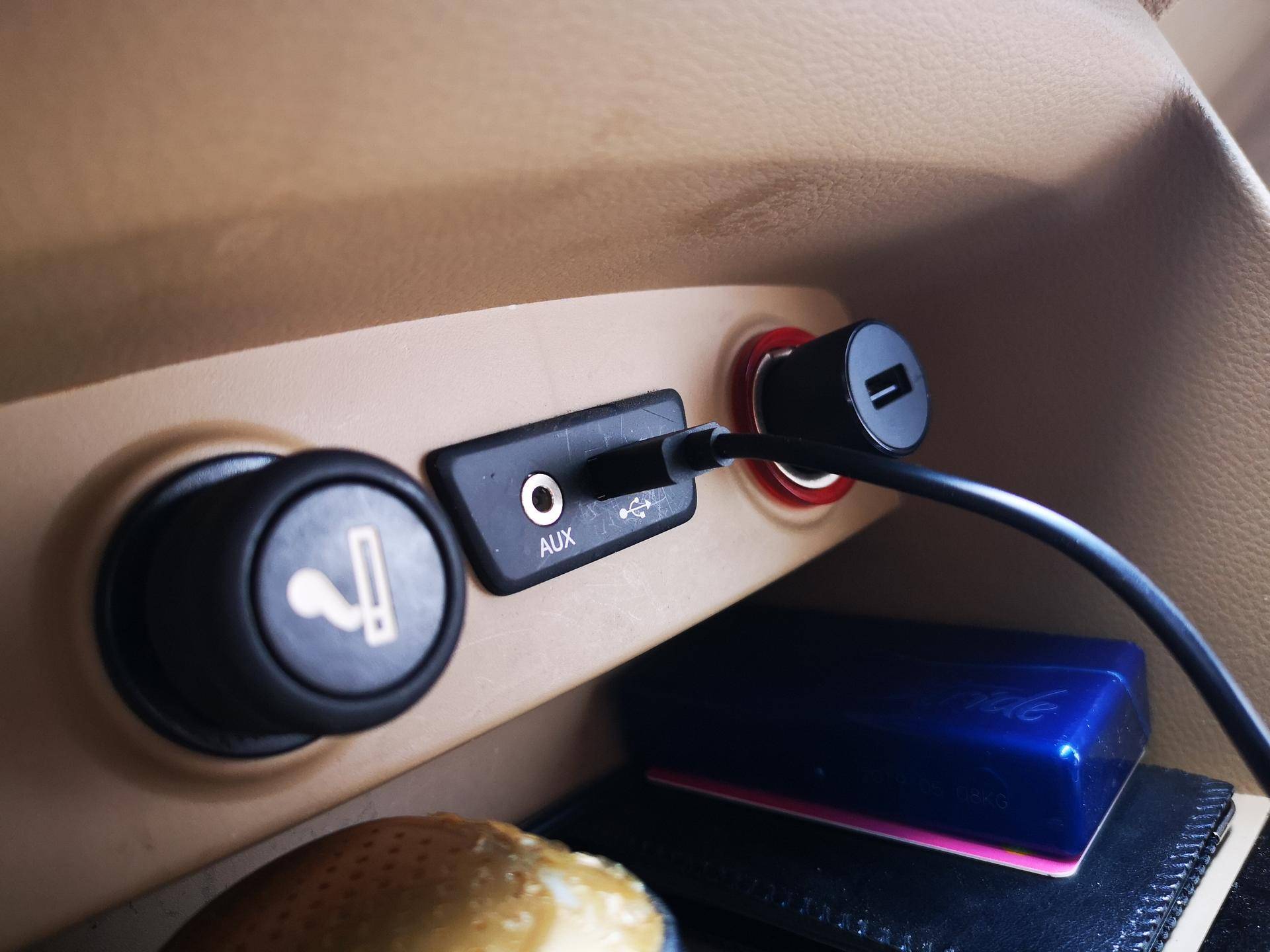 車(chē)載USB設(shè)備保護(hù)：陸特自恢復(fù)保險(xiǎn)絲與TVS器件的組合應(yīng)用